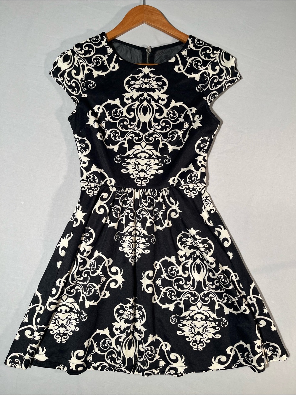 Black & White Printed Fit-and-Flare Dress by B. Darlin -Sz 5/6